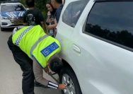 gambar aksi heroik polantas dan jasa marga di tol cipularang kakorlantas apresiasi wujud nyata pelayanan publik