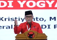 gambar hasto kristiyanto ambang batas parlemen krusial untuk sistem presidensial efektif pdip kaji angka ideal