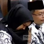 gambar tangisan guru honorer tumpahkan keluhan di senayan