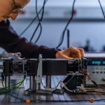 gambar jam antarplanet sebuah mahakarya mekanis yang mengungkap waktu di seluruh tata surya