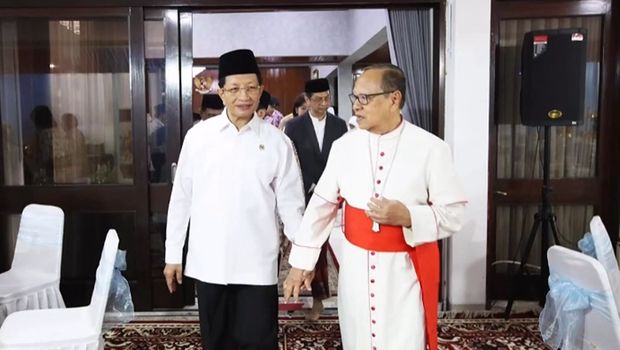 Kardinal Ignatius Suharyo dan Nasaruddin Umar, Simbol Persahabatan Lintas Iman di Idul Fitri 1447 H. 6 Pelukan Hangat Uskup Agung Jakarta dan Menag Saat Momen Lebaran