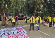 gambar bem ui guncang jakarta ribuan mahasiswa kepung bundaran hi tuntut presiden prabowo akui kesalahan di tengah ancaman indonesia bangkrut