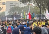 gambar polda metro jaya siagakan rekayasa lalu lintas antisipasi demonstrasi mahasiswa di bundaran hi dan sekitarnya